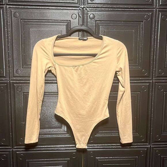 Fashionnova Tan bodysuit - Picture 1 of 2